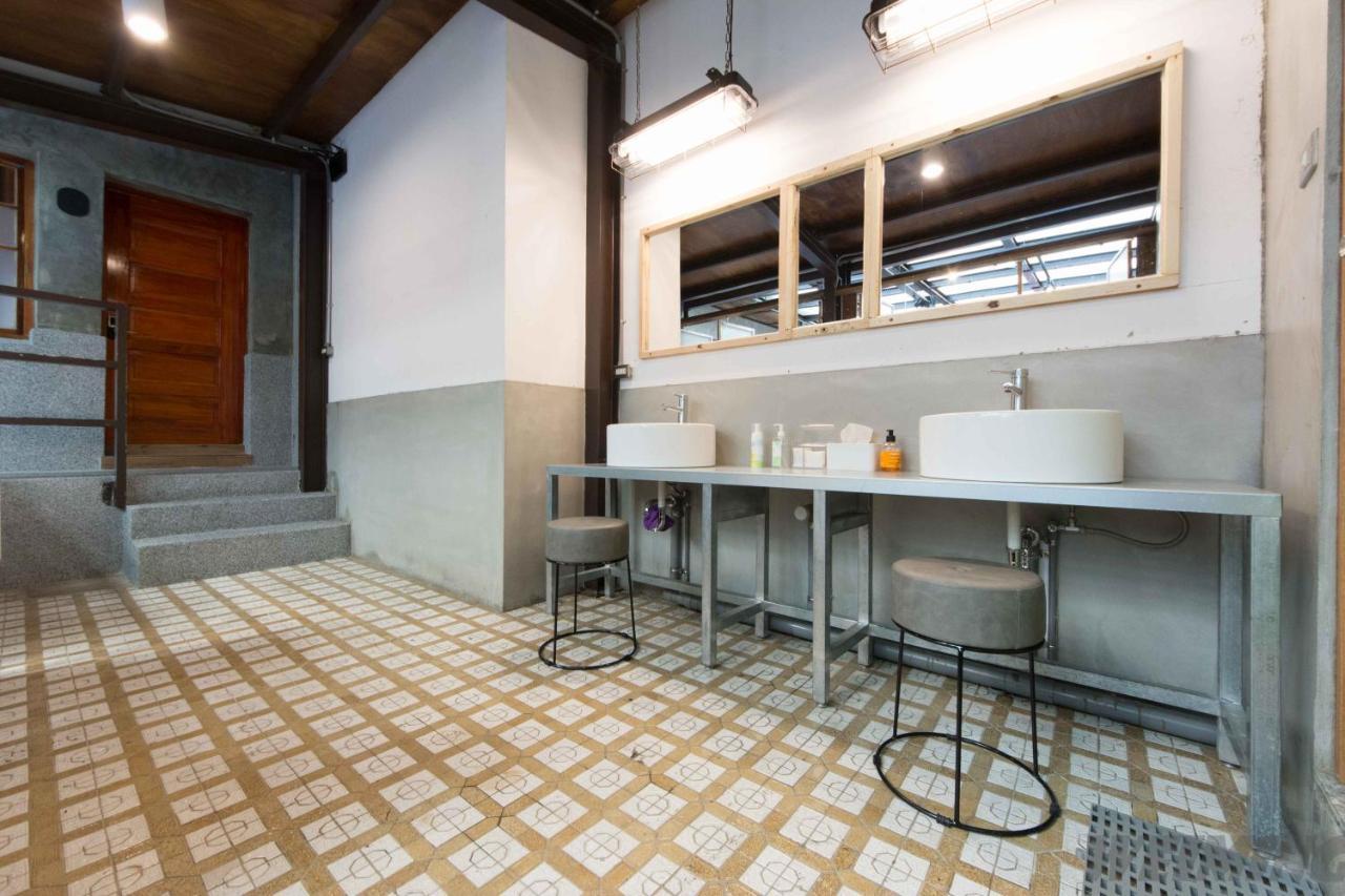 158 Hostel Tainan Bagian luar foto