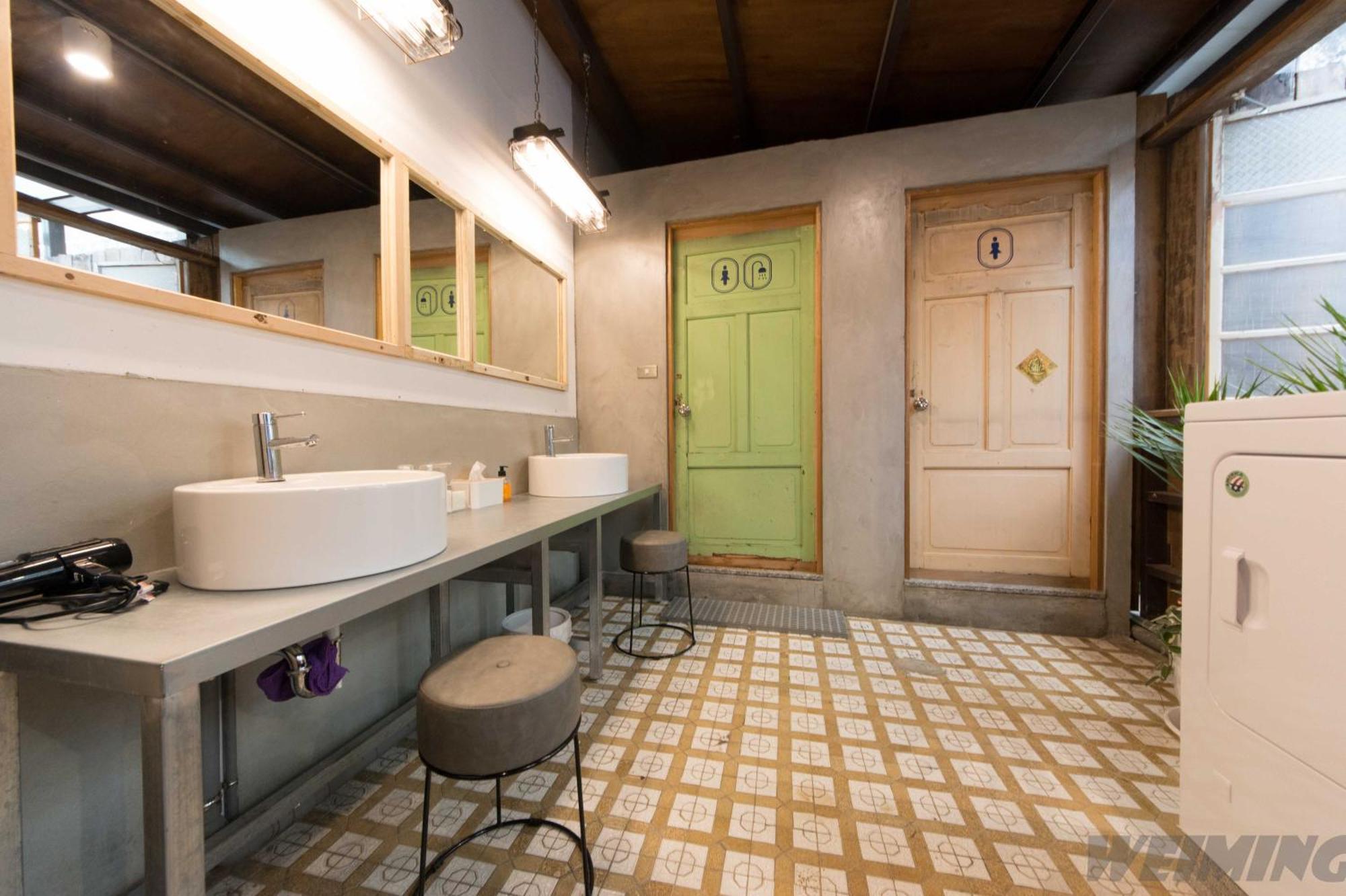 158 Hostel Tainan Bagian luar foto