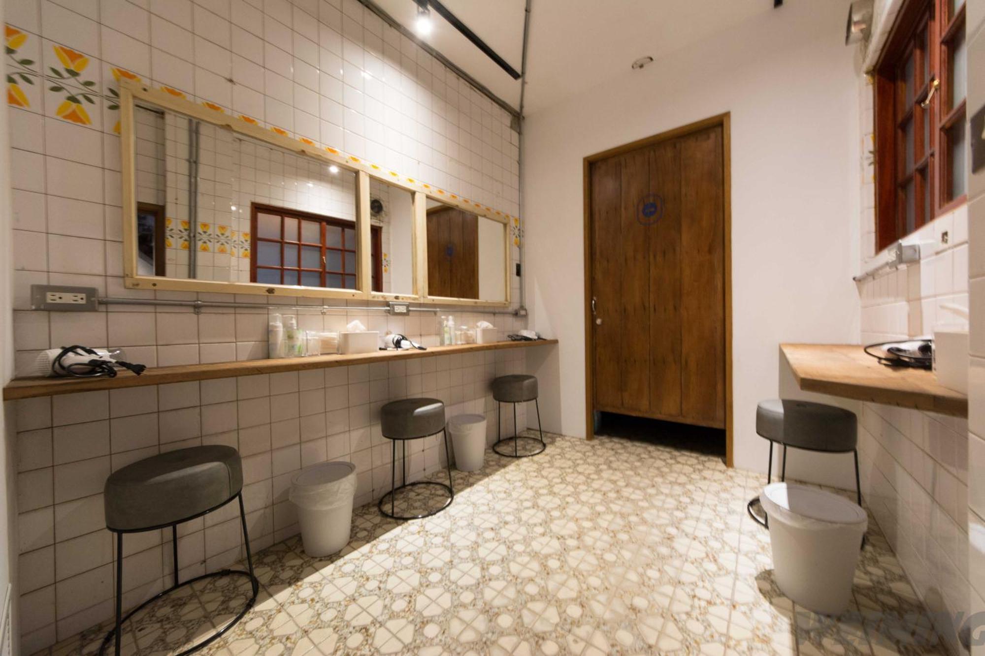 158 Hostel Tainan Bagian luar foto