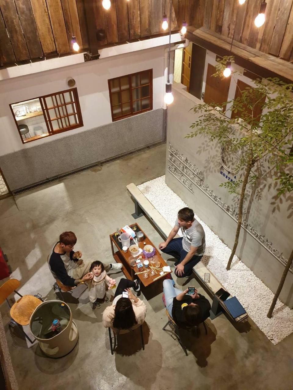 158 Hostel Tainan Bagian luar foto
