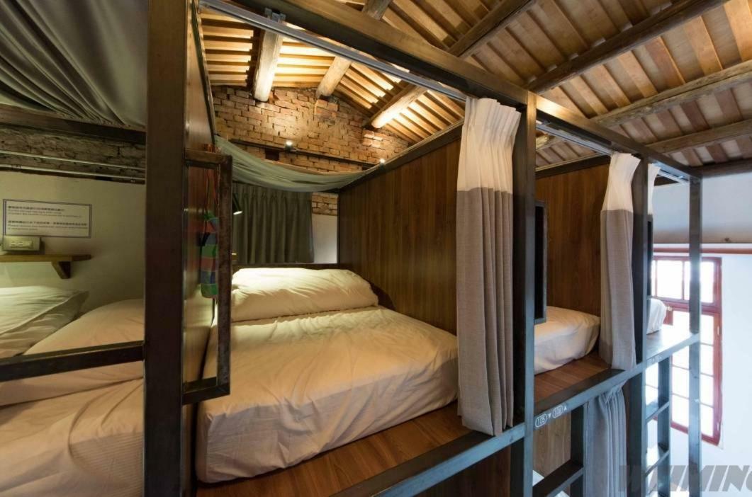 158 Hostel Tainan Bagian luar foto